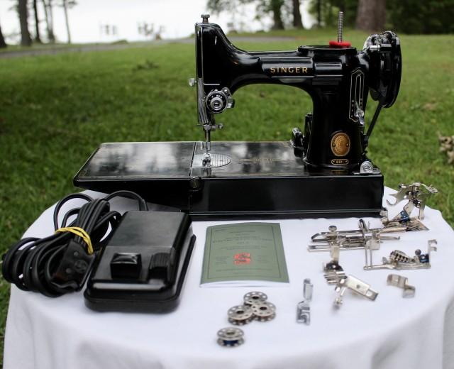 Singer Featherweight 221 Sewing Machine, Case, Accessories & Extras ...